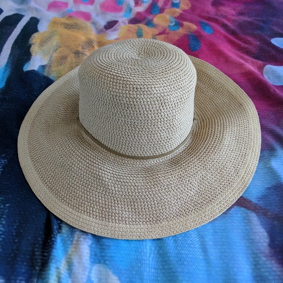 Accessories - Straw colored Hat